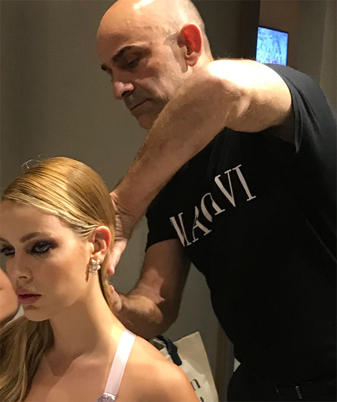 Manuel Macavi peinando para L'oreal a Alejandra Onieva